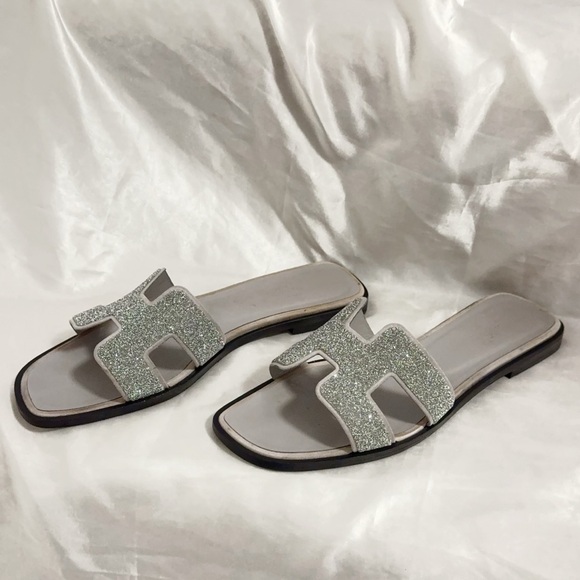 Hermes Grey Sliver Glitter Oran Sandals - Picture 4 of 7